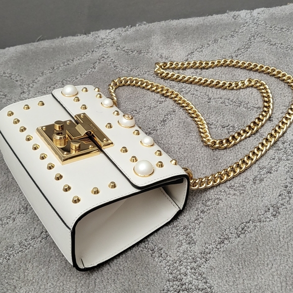 *SOLD* Gucci Pearl Padlock Bag - Picture 4 of 12